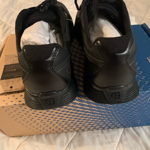 LADIES BLACK ATHLETIC SNEAKER. - Picture 4 of 5